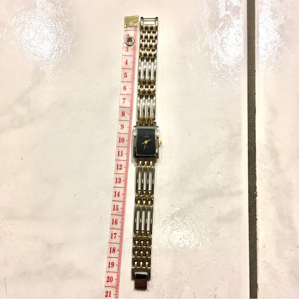 GENEVA Ladies wristwatch gold and silver tones - Picture 6 of 7